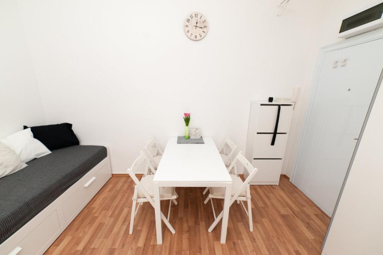 Mia Apartment Novi Sad Buitenkant foto
